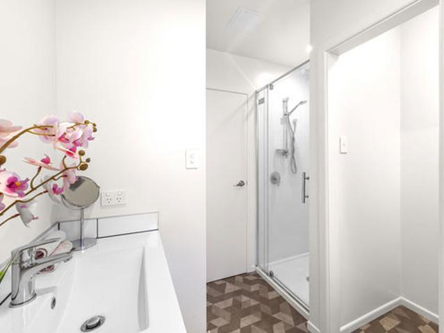 Full Sized Family Living, Freehold Title
