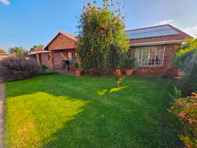 full title facebrick 3 bedroom townh.