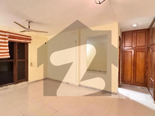 Full 3 Bed House With Attached Baths & DD/TV Lounge For Rent F 7