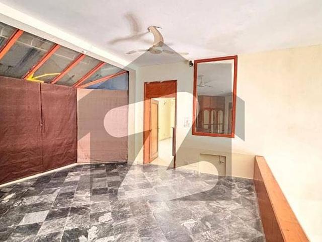 Full 3 Bed House With Attached Baths & DD/TV Lounge For Rent