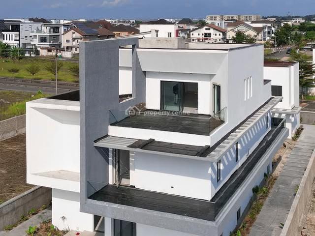 Fully Detached 5 Bedroom Smart Home Triplex With Elevator