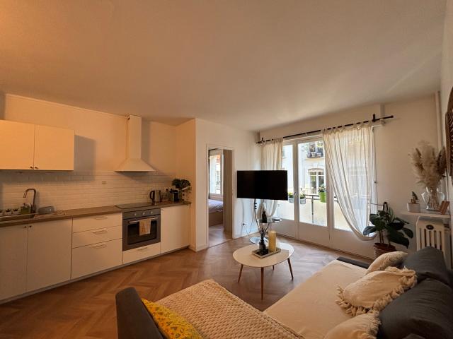 Fully equipped flat near the Eiffel Tower in a building with lift 1 bedroom and 1 living room