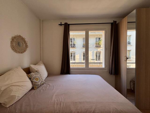 Fully equipped flat near the Eiffel Tower in a building with lift 1 bedroom and 1 living room, Paris Amsterdam Apartments for Rent