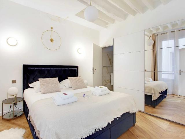 Fully equipped flat for two or three people in the centre of Paris. Very functional accommodation Paris Amsterdam Apartments for Rent