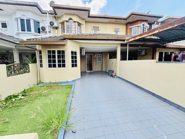 FULLY EXTENDED WELL MAINTAINEDDouble Storey Saujana Impian Kajang