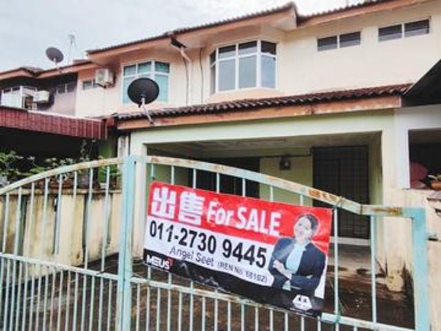 Fully Extended Double Storey Terrace House at Taman Angsamas For SALE