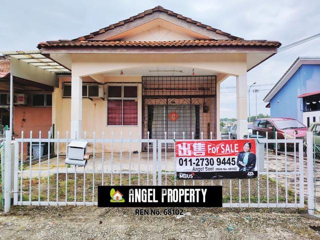 Fully Extended Single Storey End Lot House at Bkt Chedang S2 For SALE