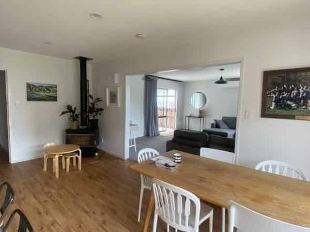 Fully Fenced Modern 3 Bedroom Home