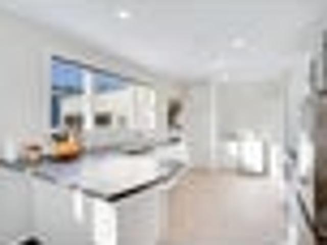 Fully Fenced, Sun Drenched & Practical Living!