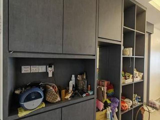 Fully Fitted KFI Condo at 400k only