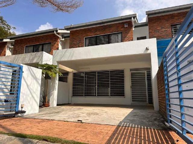 Fully Funished Town House in Puchong