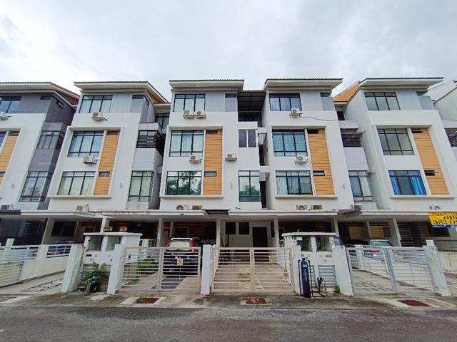 FULLY FURNISH25 Storey Townhouse Lake View Homes Taman Tasik Prima