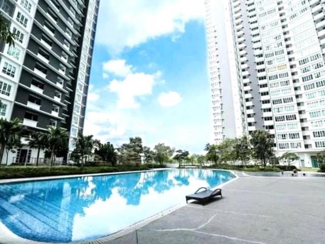 Fully Furnish Pool View 1 bed Tropez Residence Danga Bay Apartment