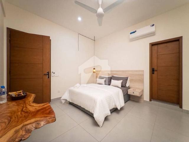 Fully furnished 3 bed dd apartment for rent in al murtaza commercial, dha phase 8