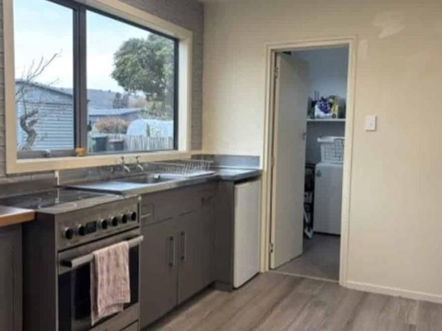 FULLY FURNISHED 3 BEDROOM HOME