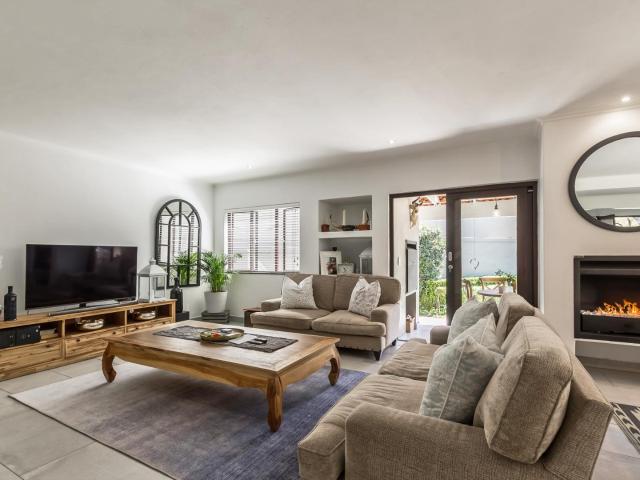 Fully Furnished 3 Bedroom House to Rent in Dainfern