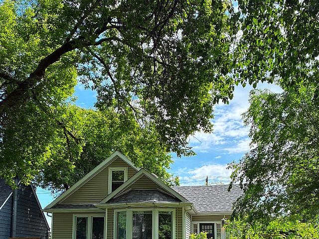 Fully Furnished 3 Bedroom 2 Bathroom House