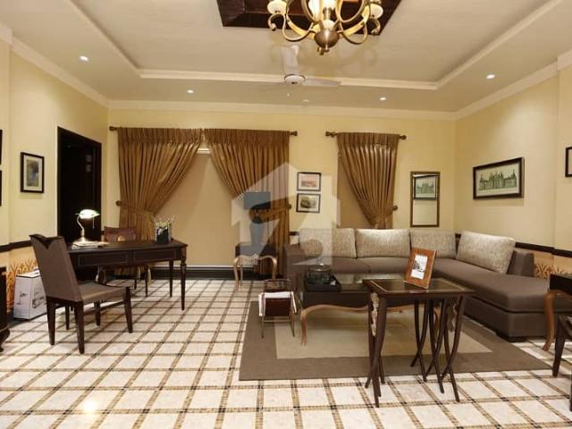Fully Furnished 3 Bedrooms Apartment For Rent