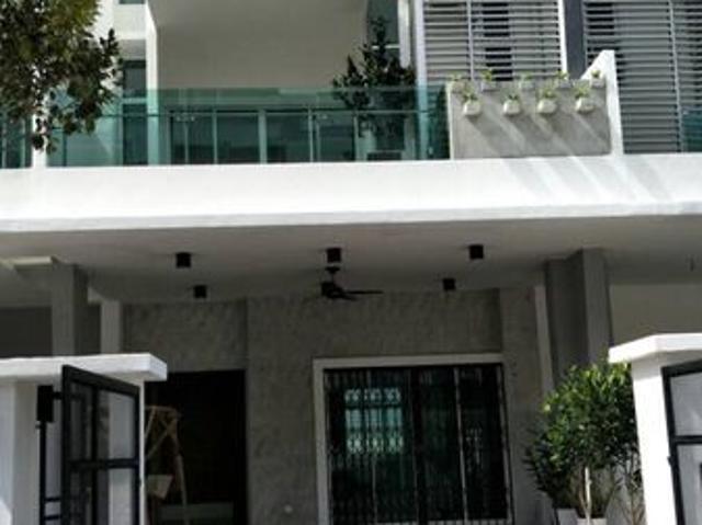 Fully Furnished 3 Storey Link House For Rent