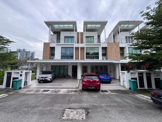 Fully Furnished 3 Storey Terrace Lake Point Residence Cyberjaya