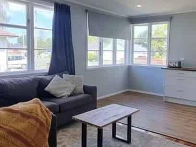 3BR Fully furnished Home in West Masterton!