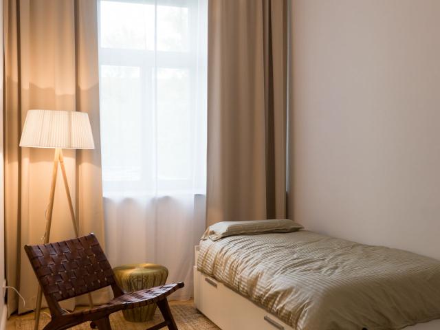 Fully furnished 130 m2 / 4 Rooms / 2 Balconies/ 2 Bathrooms, Berlin Amsterdam Apartments for Rent