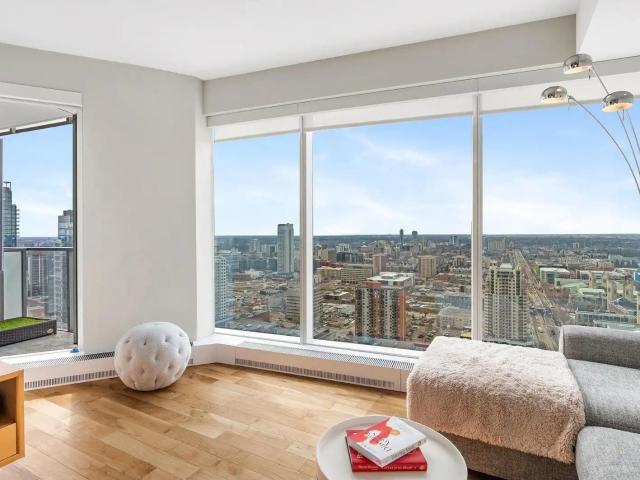 Fully furnished 1 Bed + Den Condo
