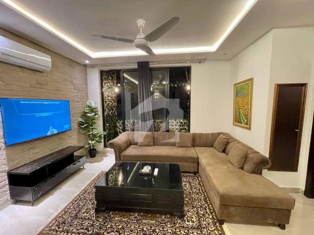 Fully Furnished 1 Bedroom Apartment For Rent In Zameen Aurum Gulberg Lahore