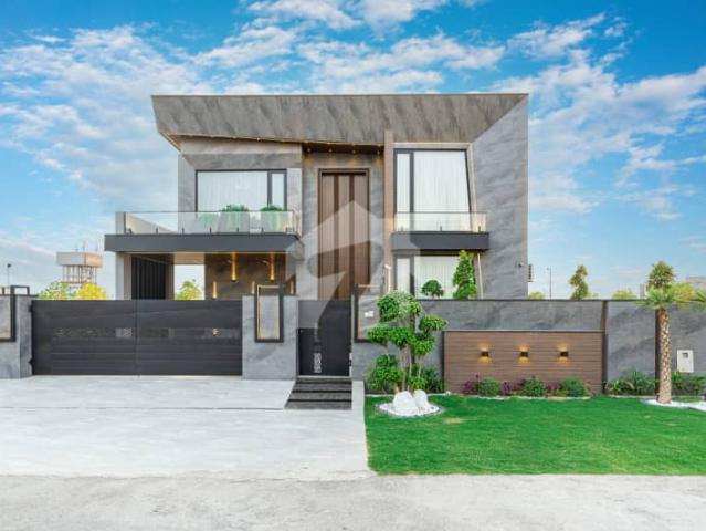 Fully Furnished 1 Kanal Brand New Luxurious Top Class House