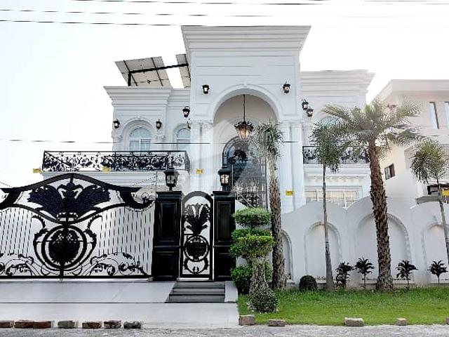 Fully Furnished 1 Kanal House Available In Central Park Block A For sale