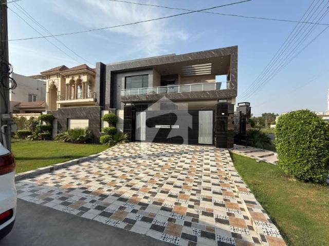 Fully Furnished 22 Marla Corner Mansion Valencia Town, Lahore