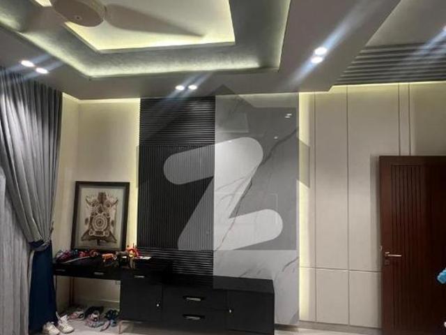 Fully furnished 2,000 sq ft 4 bedroom apartment for rent front entrance nishat commercial area