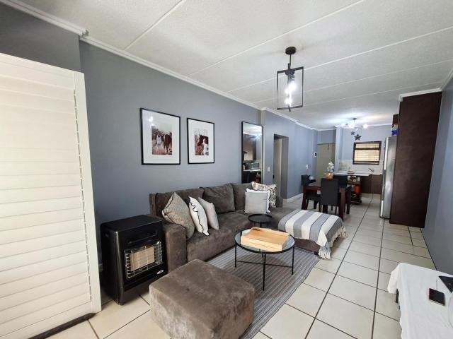 Fully Furnished, 2 bed, 2 bath garden unit available in Bryanston