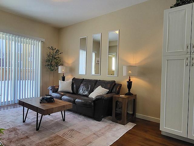 Fully Furnished 2 Bed + Den, 2 Bath Townhouse