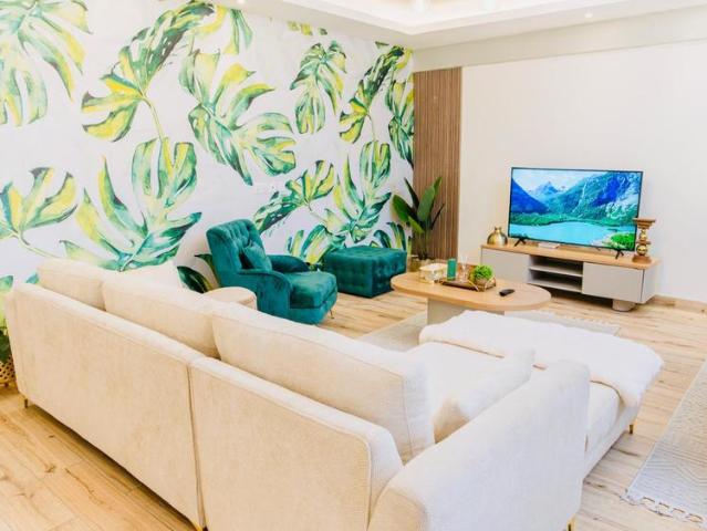 Fully Furnished 2 Bedroom, Master En Suite Apartment for Rent