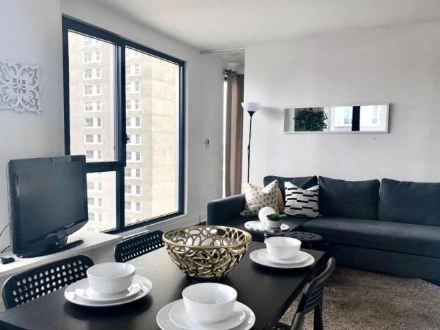 Fully Furnished 2 Bedroom Condo – Downtown Montreal