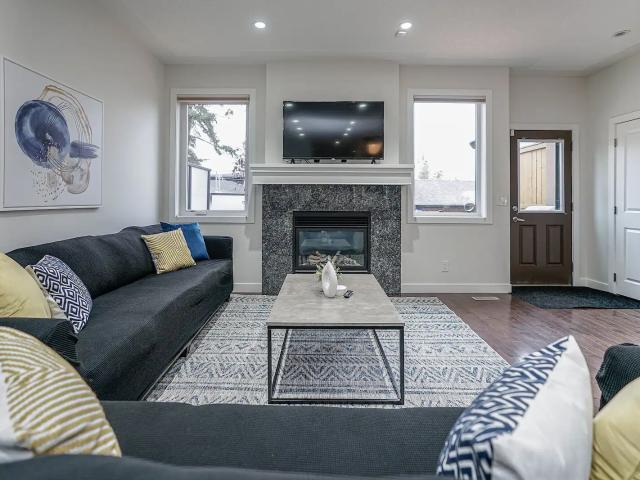 Fully Furnished 4 Bed Home in desirable Killarney double garage