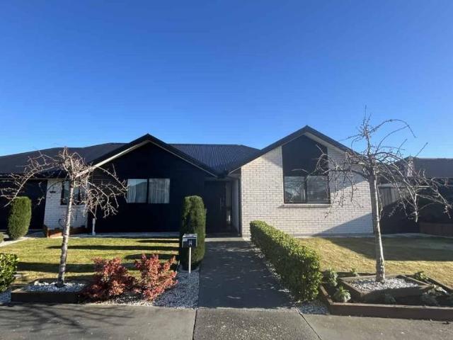 Fully furnished 4 bedroom home with solar!