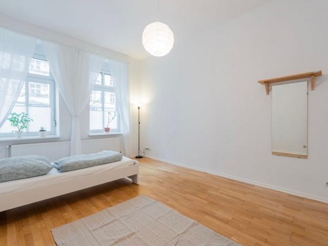 Fully Furnished 4 Room Apartment 102 sqm Prenzlauer Berg Alexander Platz in Quiet Courtyard Location – Prenzlauer Berg, Berlin Amsterdam Apartments for Rent