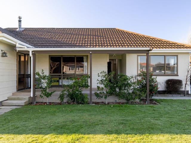 Fully Furnished 6 Bedroom Home