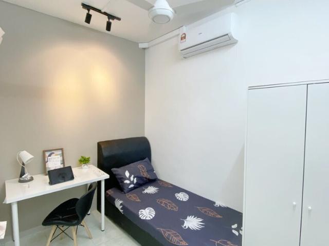 Fully Furnished, Cozy Single Room with AC FREE for RENT at Pusat Bandar Puchong, Puchong