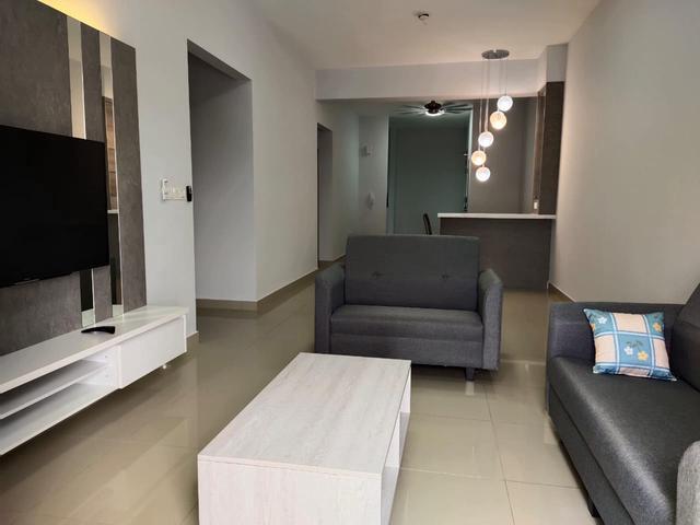 Fully furnished Condo 1295sf 3r2b 2 parking Maple Residences for rent