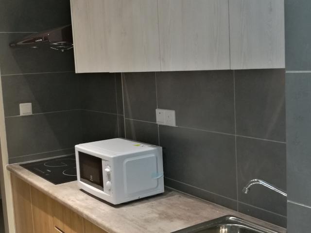 Fully Furnished Citizen Old Klang Road /Master room /Free wifi /10 mins walk to KTM Petaling