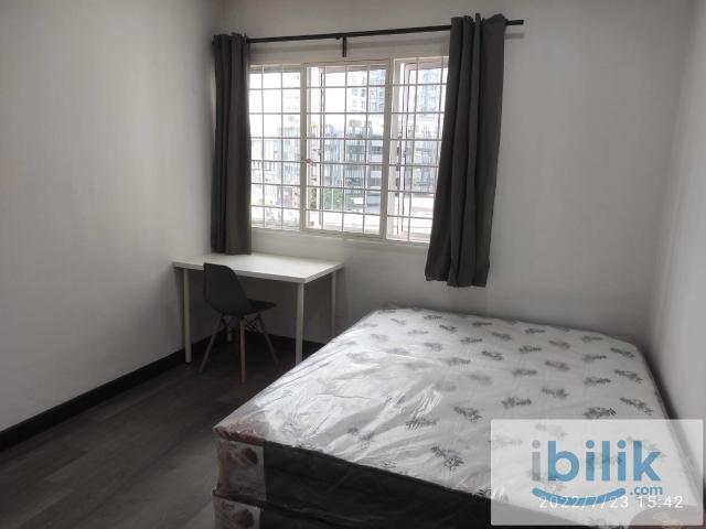 Fully Furnished Air con Middle Room