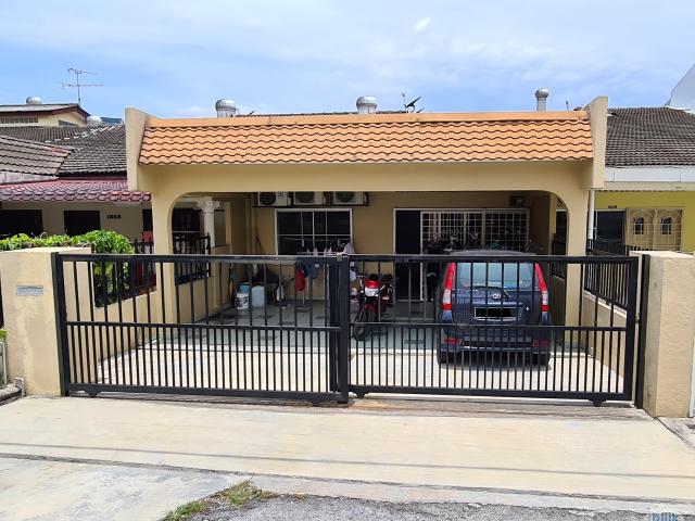 Fully furnished airconditioned room free WIFI free cleaning at Section 17 Petaling Jaya