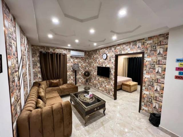 Fully furnished apartment available on daily basis bahria town lahore bahria town id 82018