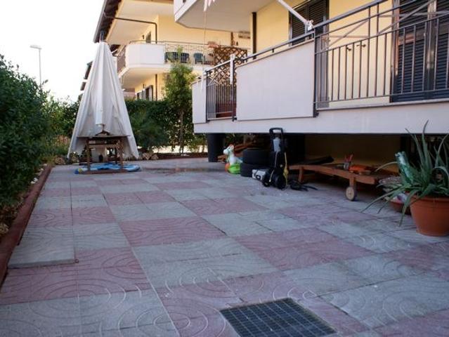 Fully furnished apartment in Lago Patria near Nato Base garden and garare