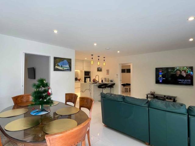 Fully furnished apartment serviced weekly