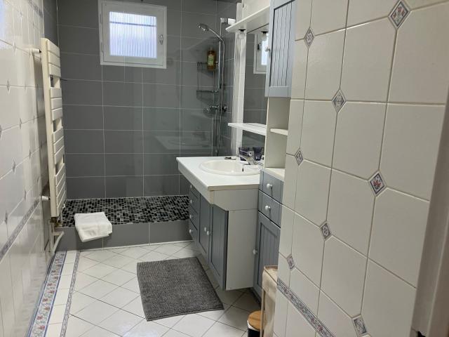 Fully furnished apartment with parking near Paris