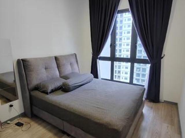 FULLY FURNiSHED AUGUST MOVE IN